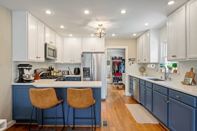 Building Photo - Charming St. Matthews Ranch