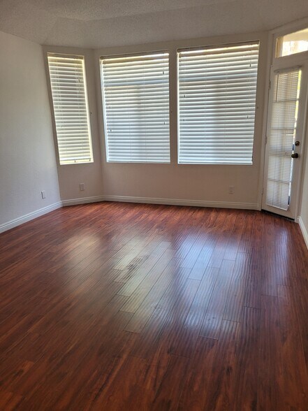 Building Photo - 2563 Plaza del Amo