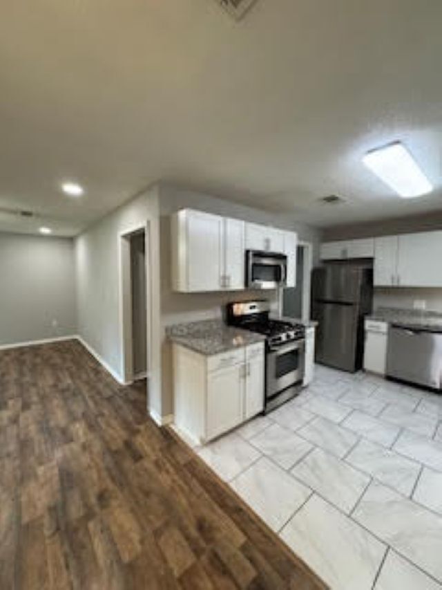 Building Photo - 804 E 4th St