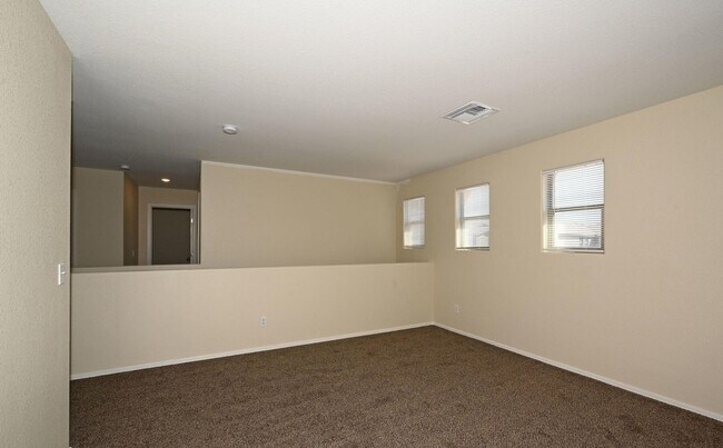 Building Photo - BEAUTIFUL 3 BEDROOM PLUS HUGE LOFT  for RENT