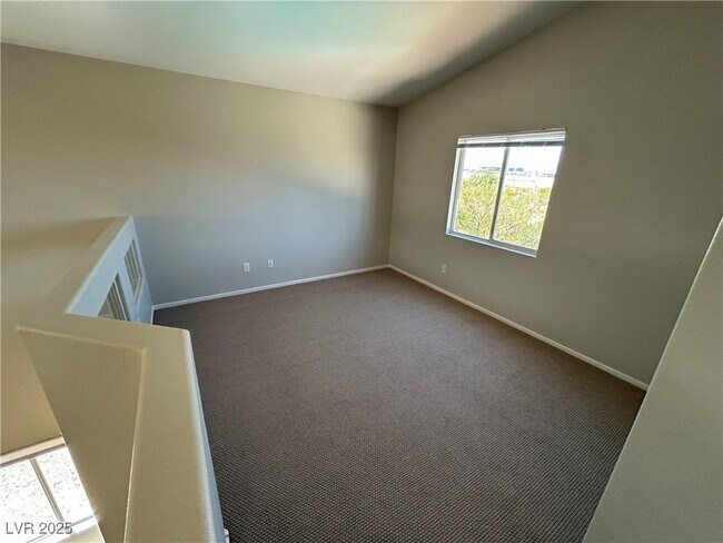 Building Photo - 1221 Diamond Valley St