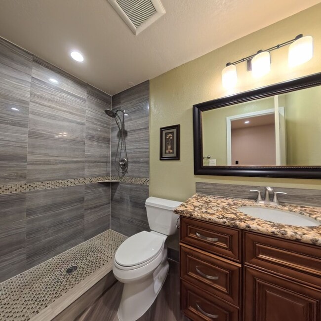 Building Photo - Fantastic 2BD/2BA highly upgraded unit in Summerlin!