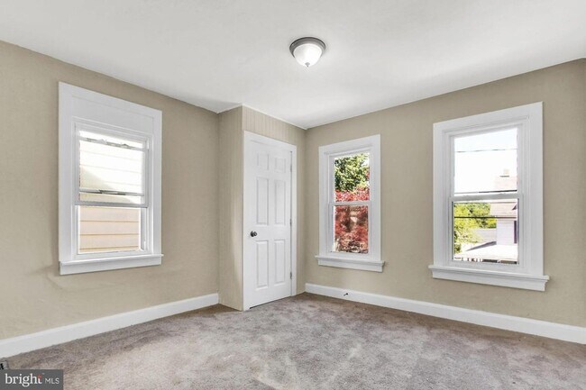Building Photo - 3 Bedroom Duplex in Penbrook Boro.
