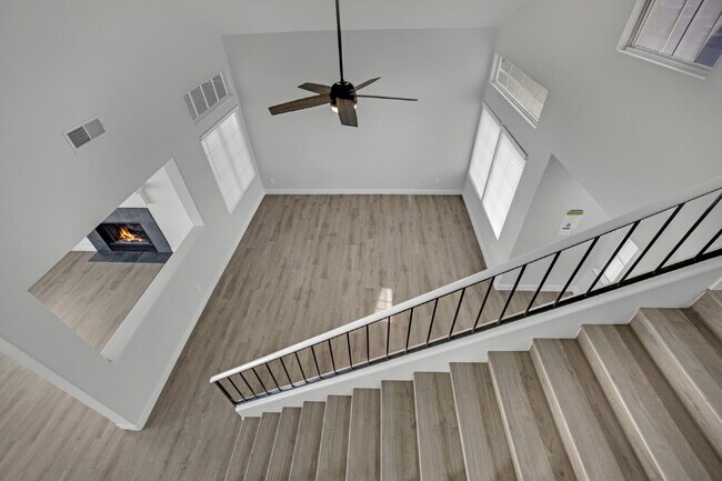 Building Photo - Step into this charming 3-bedroom, 3-bathr...