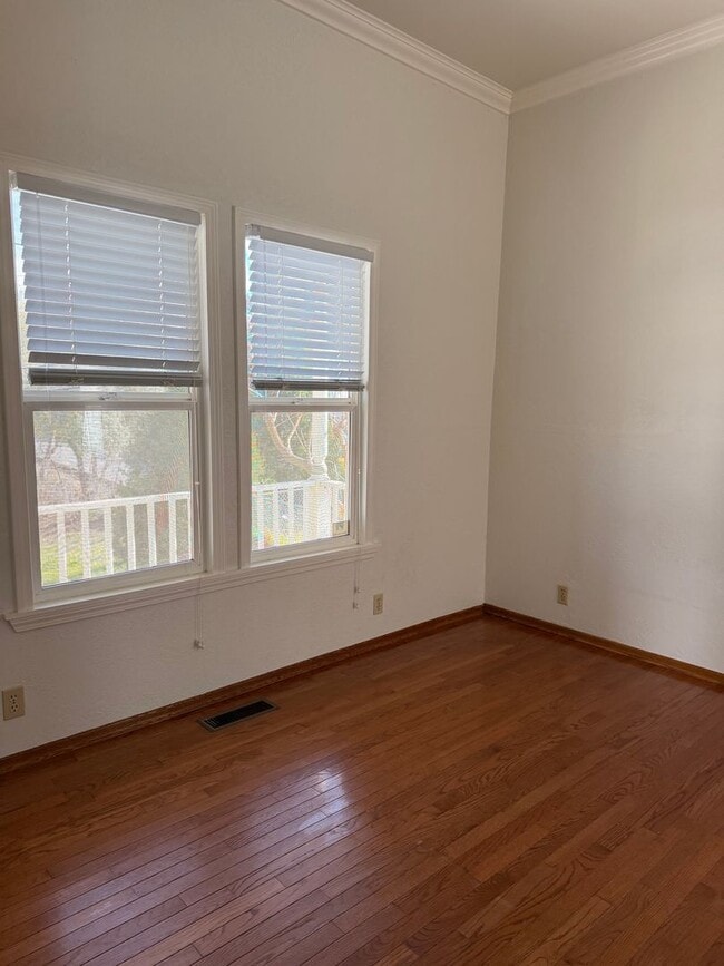 Building Photo - Charming Jackson Home