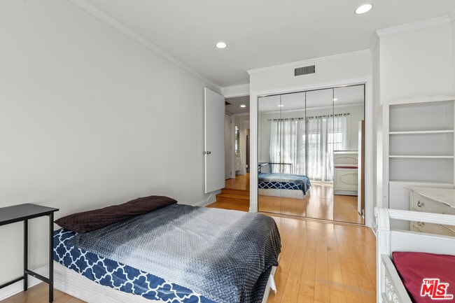 Building Photo - 1260 S Beverly Glen Blvd