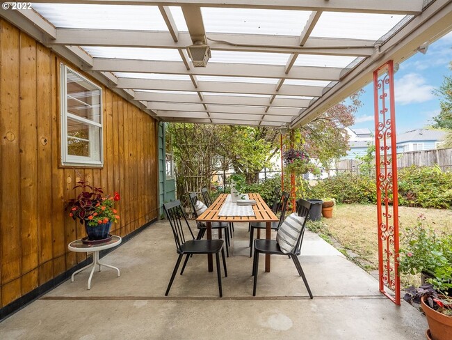 Building Photo - 2828 SE 59th Ave