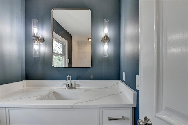 Building Photo - 3914 Granger Dr