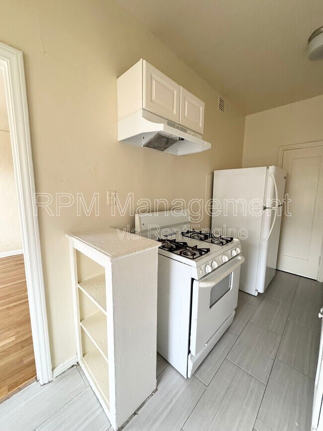 Building Photo - 1154 Normandie Ave