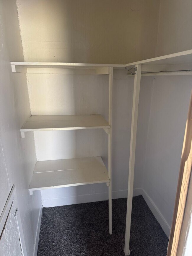 Building Photo - Bluff Street 708-710