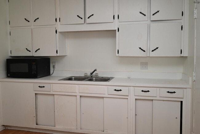 Building Photo - 1512 Parkdale Dr