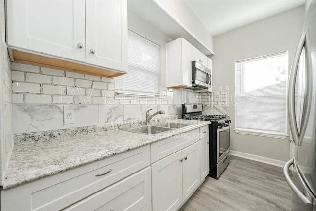 Building Photo - 606 E Brin St