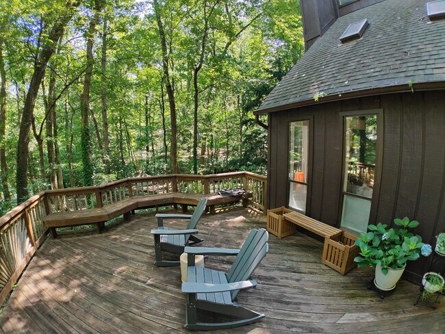 Building Photo - Updated Two bedroom Contemporary with huge...
