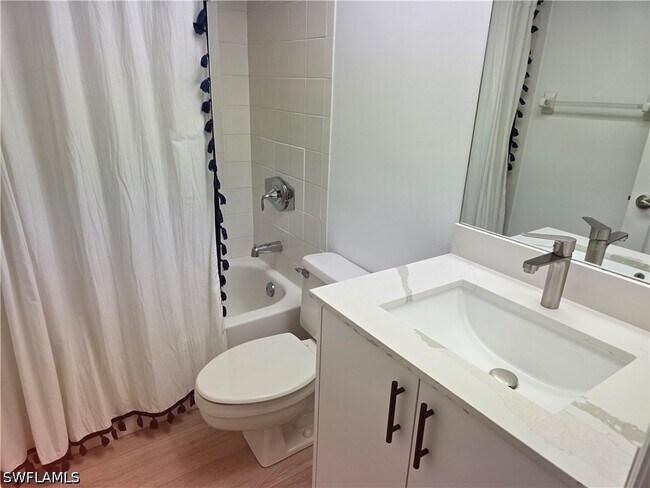 Building Photo - 859 Tanbark Dr