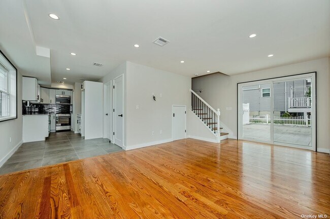 Building Photo - 40 Kildare Rd