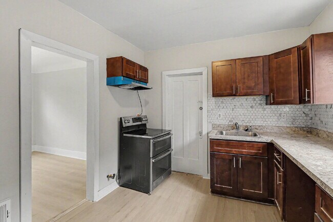 Building Photo - 3027 Tuxedo St