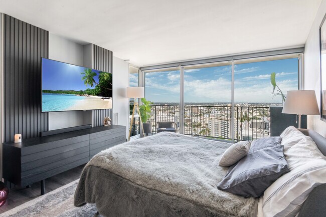 Building Photo - 700 E Ocean Blvd