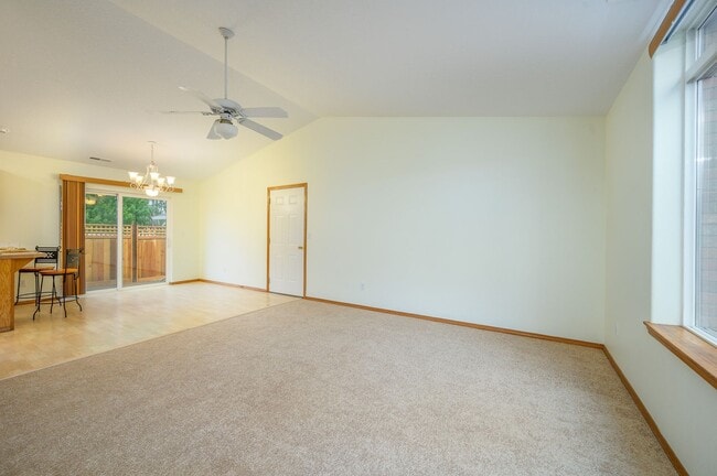 Building Photo - Newly Renovated 3 Bedroom, 2 Bath House in Sheridan