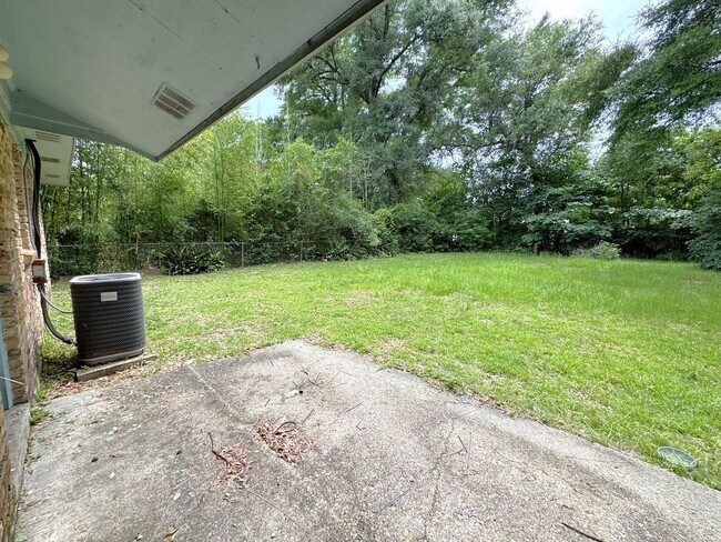 Building Photo - 654 Ynestra Dr