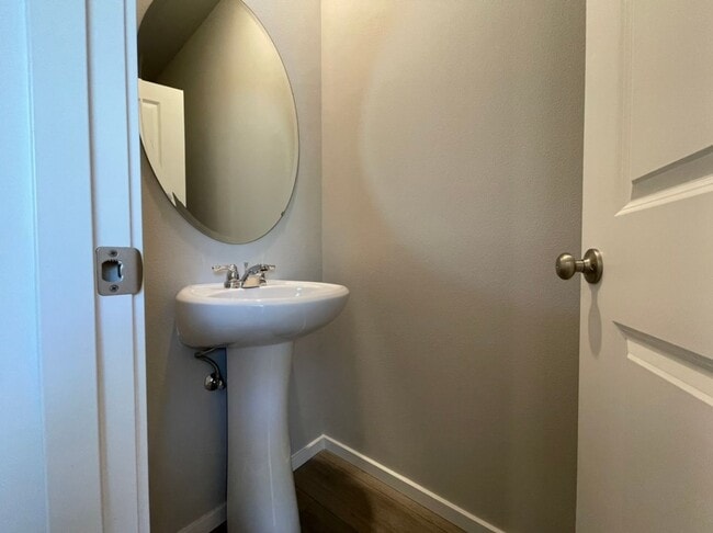 Building Photo - Modern 3-Bed, 2.5-Bath Home with Quartz Counters, Central A/C, and Prime Location!