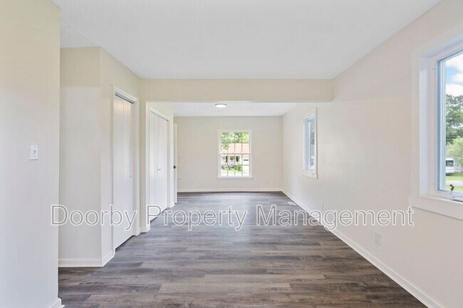 Building Photo - 5332 Oakdale Ave