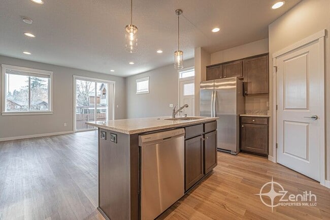 Building Photo - 4915 NE 2nd Ct