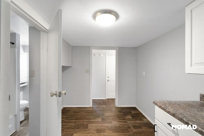 Building Photo - Charming 2BR Duplex in Salem