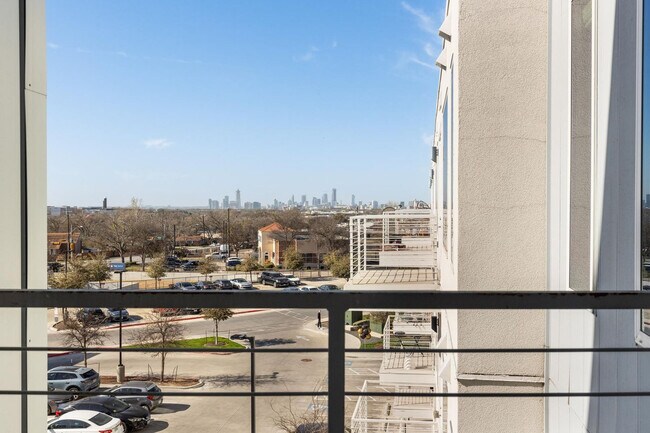 Building Photo - 5820 1/2 Cameron Road-SI FL4-ID1303394P