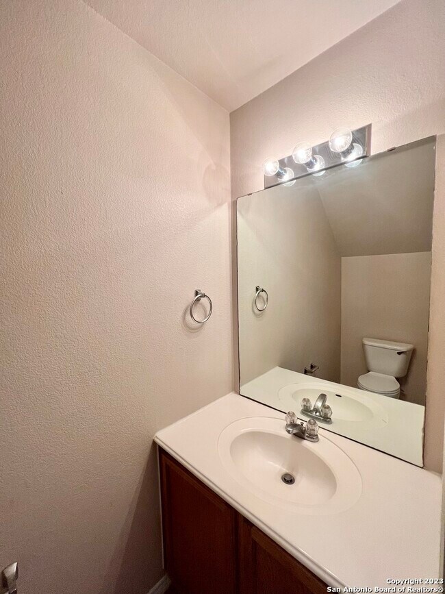 Building Photo - 301B Utterback-