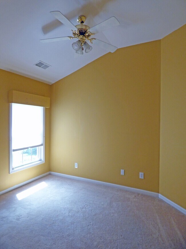 Building Photo - Beautiful 3 BR, 2 Bath Home, All Electric, Vaulted Ceilings, Walk-In Closets, Garage