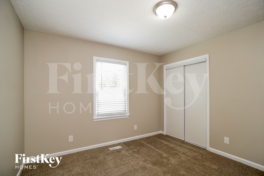 Building Photo - 127 McWhirter Pl