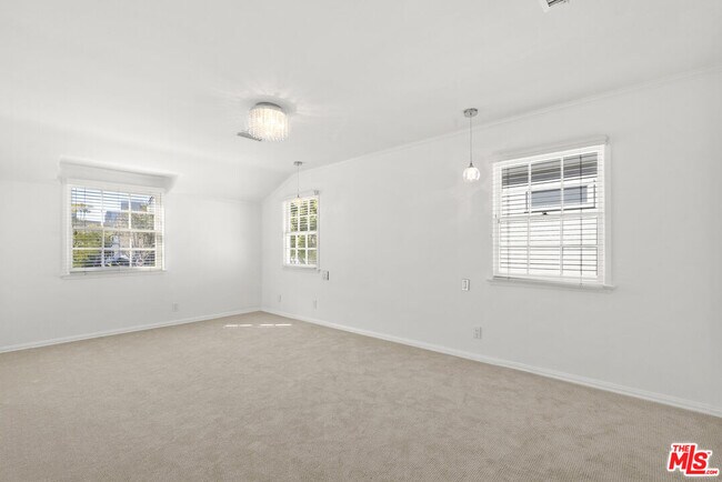 Building Photo - 1204 Beverwil Dr