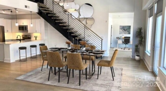 Building Photo - 4300 Sharon Rd