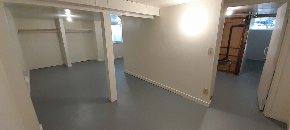 3rd Bedroom (b) - 4620 N Wall St