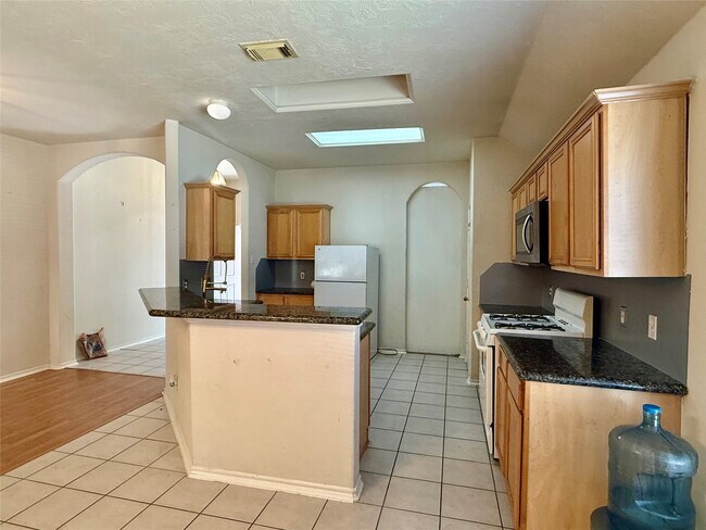 Building Photo - 16714 Bethan Glen Ln