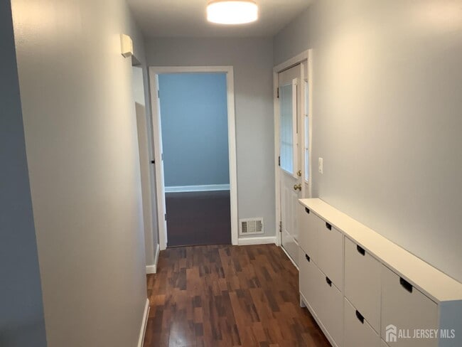 Building Photo - 404 Plymouth Rd