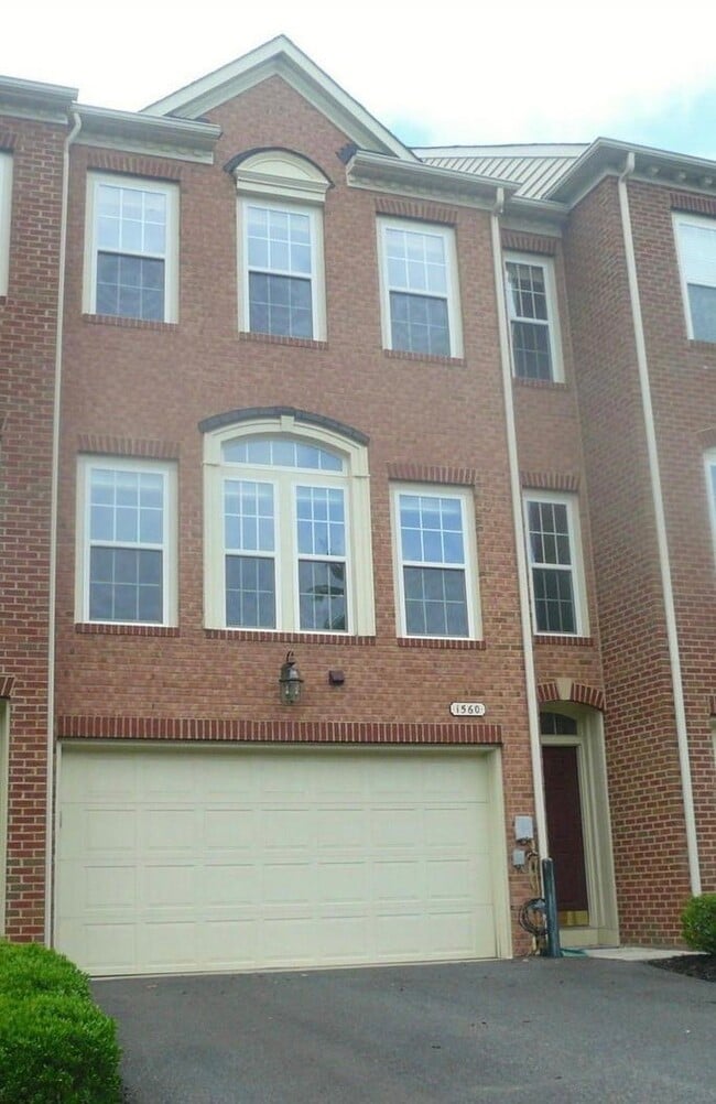 Building Photo - 1560 Rutland Way