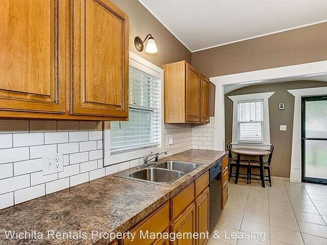 Building Photo - 2 br, 2 bath House - 853 N. Faulkner