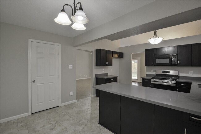 Building Photo - 3318 Golden Willow Dr