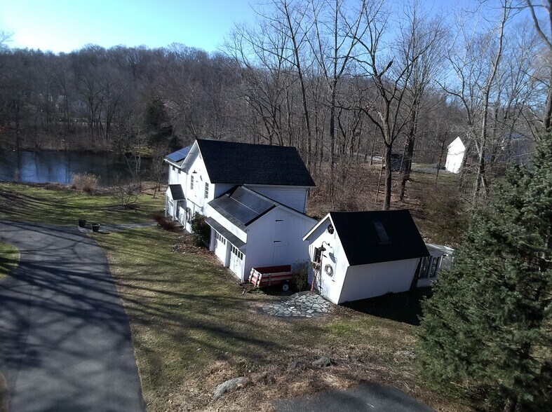 Building Photo - 75 Fostertown Rd