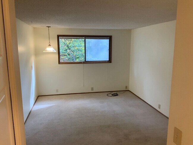 Building Photo - 422 Brookside Dr