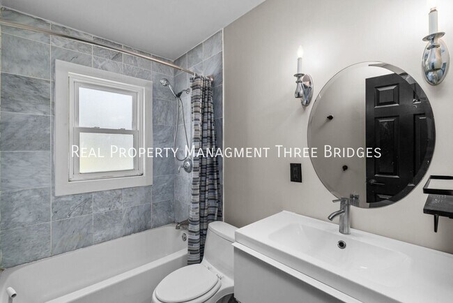 Building Photo - 110 Birchwood Dr