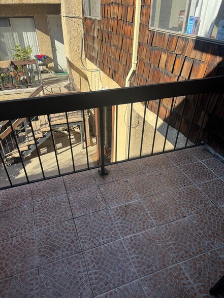 Building Photo - 15516 Nordhoff St