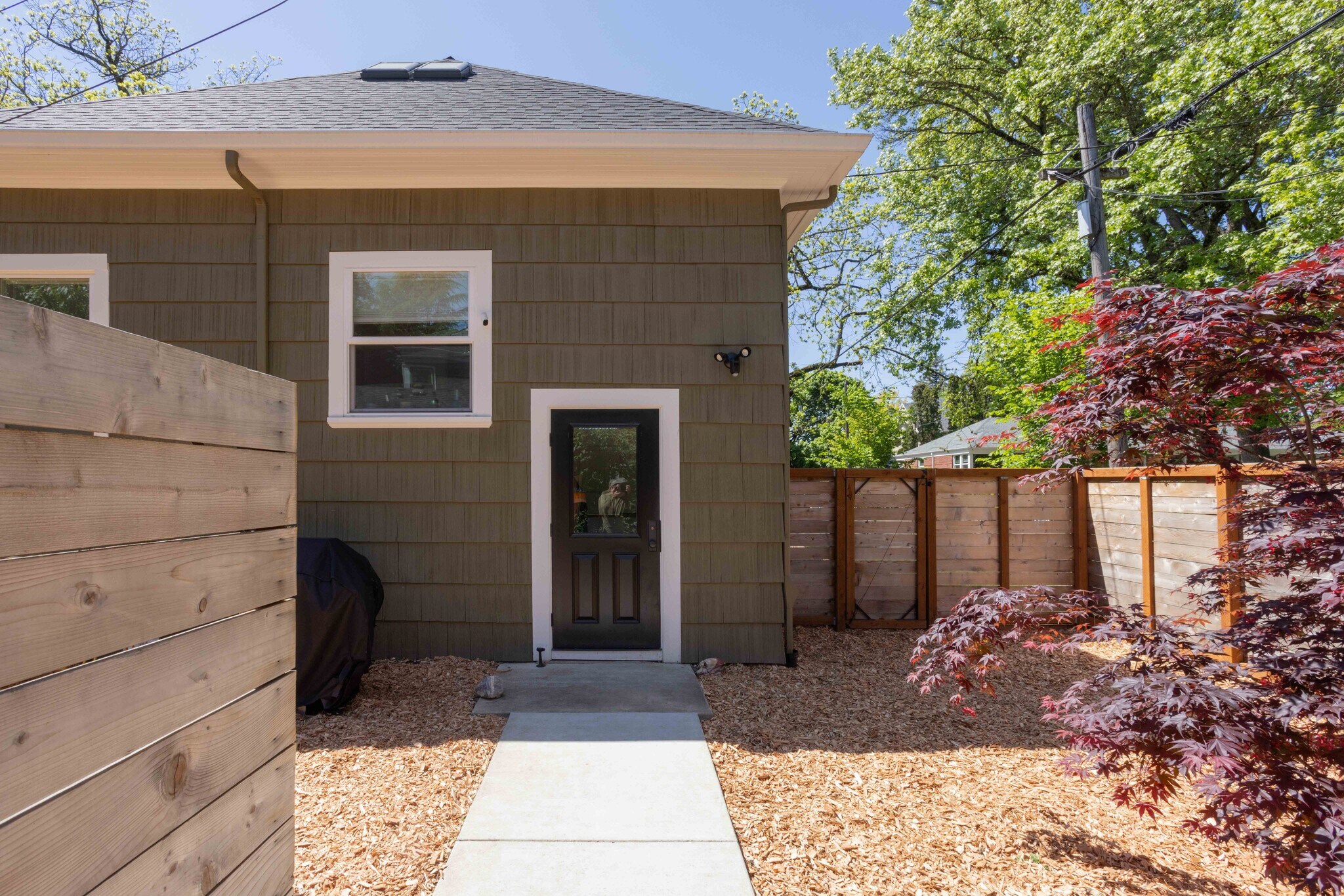 Building Photo - 532 NE 29th Ave