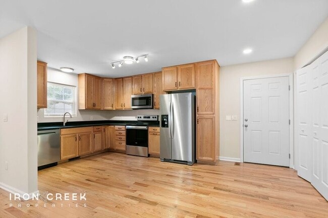 Building Photo - 9 Dundee St