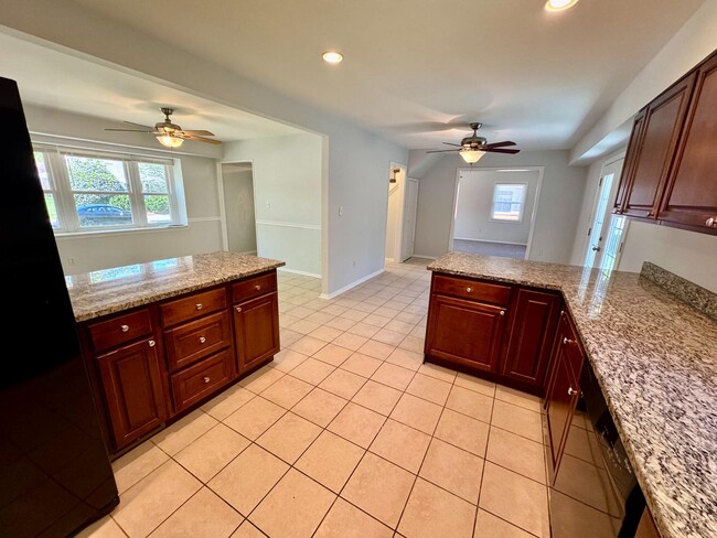 Building Photo - 2911 Tallow Ln