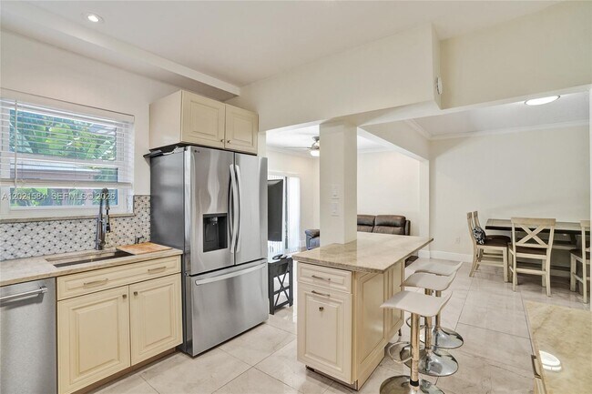 Building Photo - 811 NE 73rd St