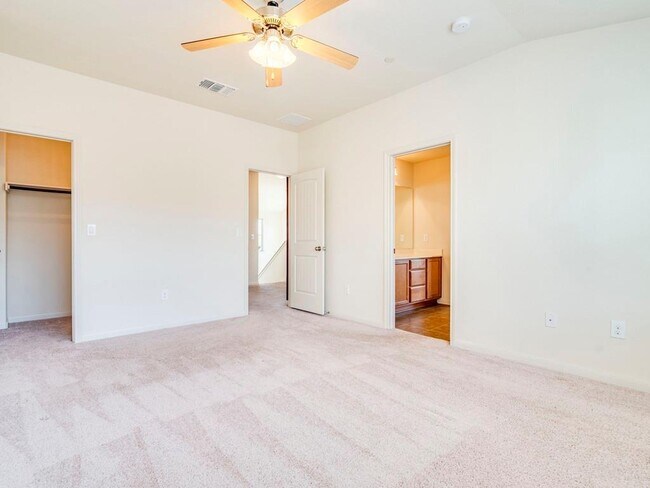 Building Photo - 1620 Bryant Dr