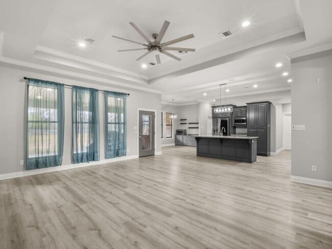 Building Photo - 102 Hidden Trails