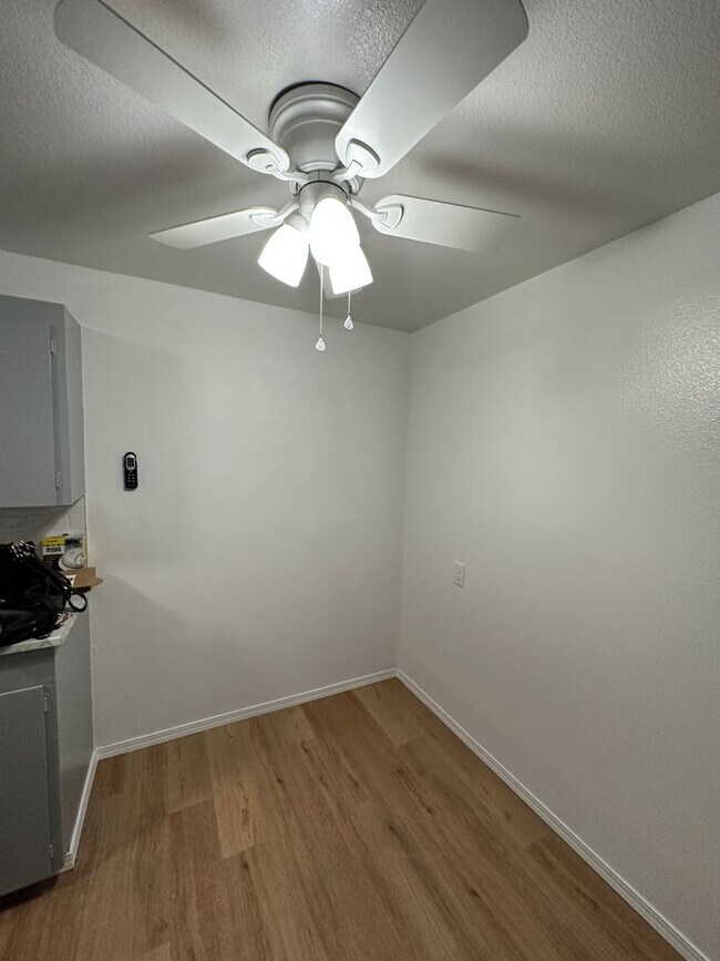 Building Photo - Beautiful and cozy updated one bedroom apa...